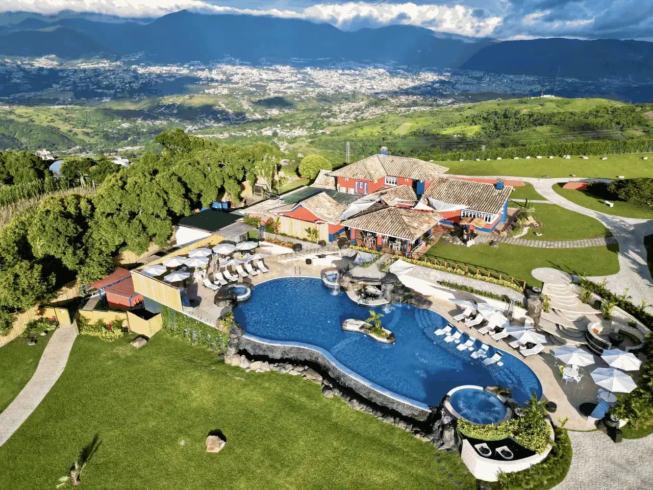 Hotel & Club de Montaña Aguamiel